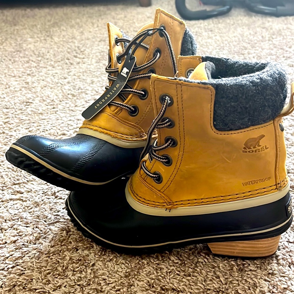 NWT Sorel duck boots